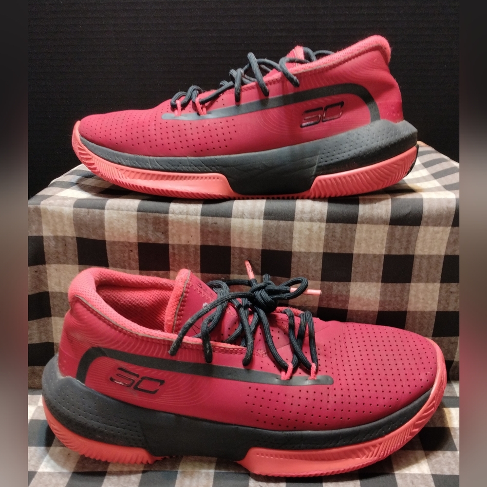 Kids Size 6Y 6 Youth SC 3zer0 III Basketball Shoe Tennis Shoe Under Armour